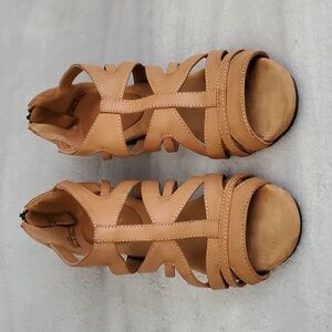 EASY STREET Amaze Cognac Easy Flex Stacked Block Heel Sandals WOMENS SIZE: 9½M